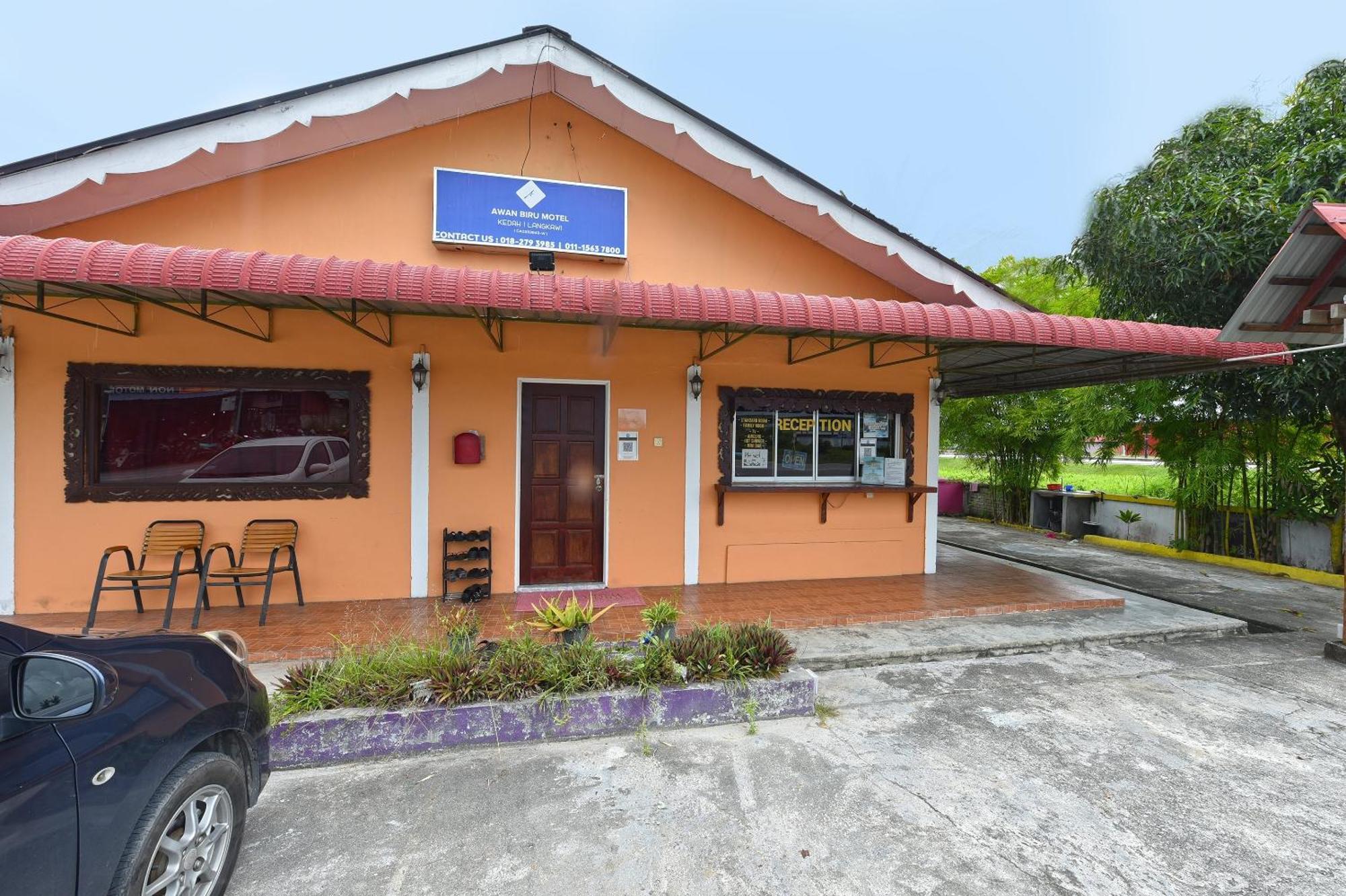 Oyo 90561 Awan Biru Motel Pantai Cenang  Exterior foto